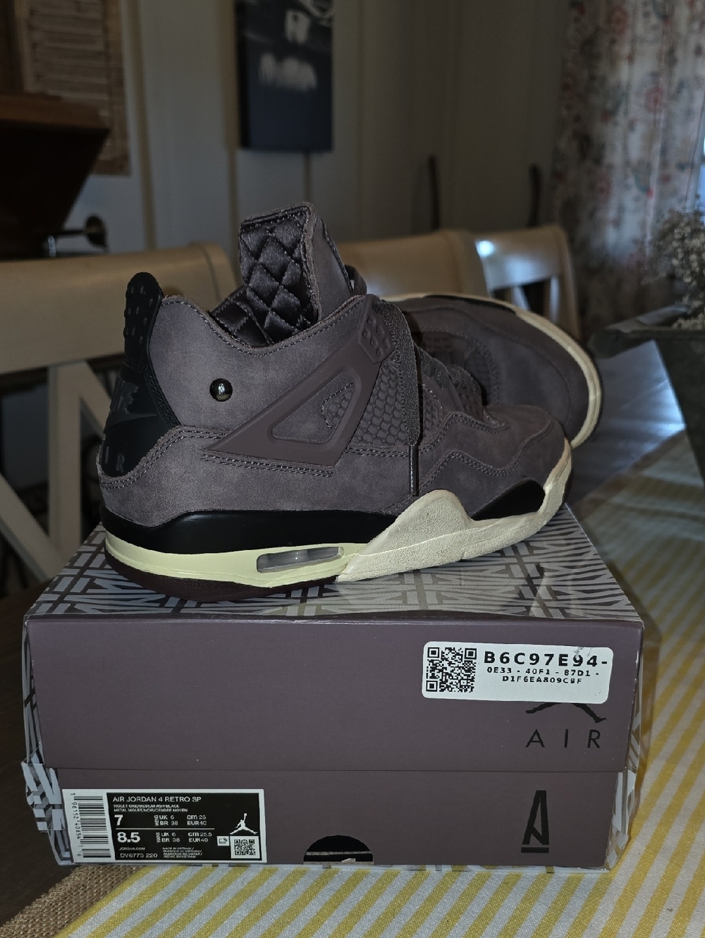 Jordan 4 Retro SP Men’s Sneakers — Violet